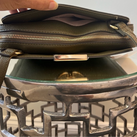 NWT Nine West mini crossbody purse in this olive color is great for any occasion - Picture 5 of 9